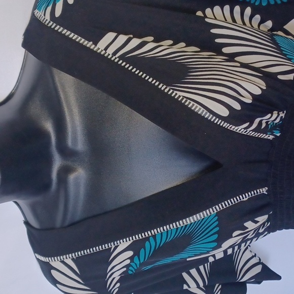 Heart Soul Vneck dress with feather like pattern, stretchy, tie waist, turquoise - Picture 2 of 8